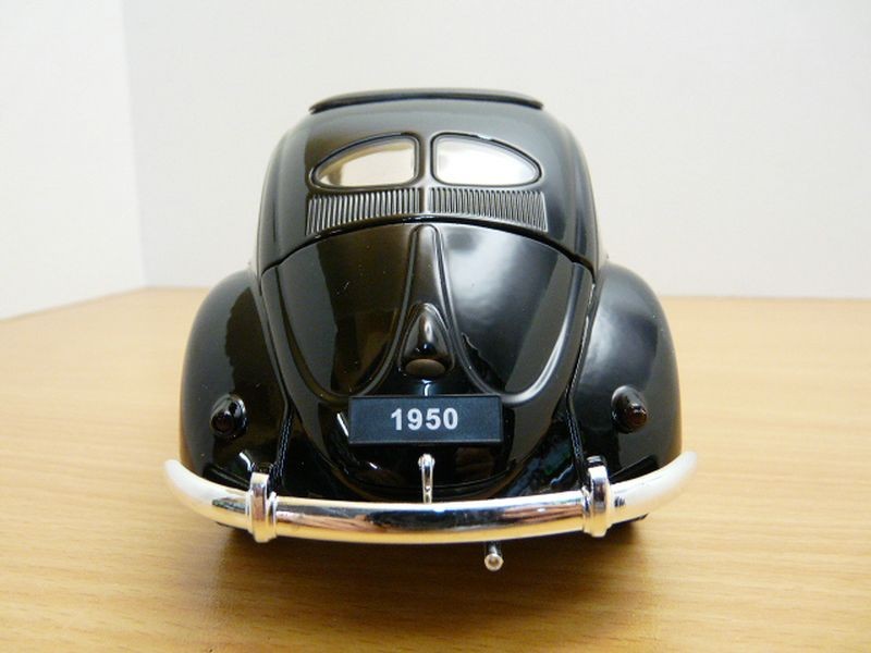 Maquette De Collection VW Coccinelle Brezelkäfer 1950 - Échelle 1:18 - Marque Welly - Portes Ouvrantes - Crème